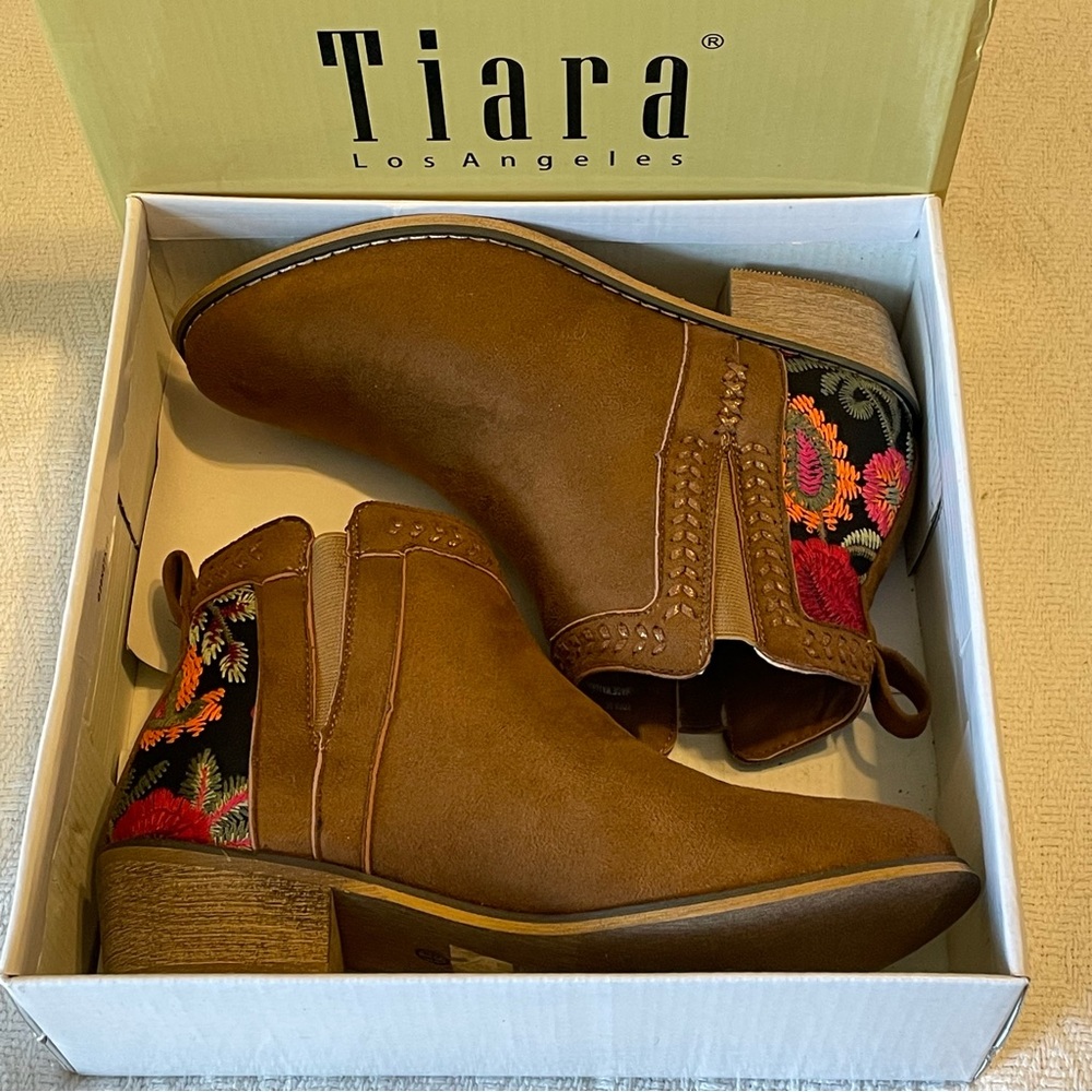 Women 6.5 M Tiara Los Angeles Embroidered Floral Boots Camel Suede TOPA-05 CMIS